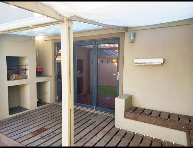 2 BEDROOM HOUSE RENTED IN PINELANDS